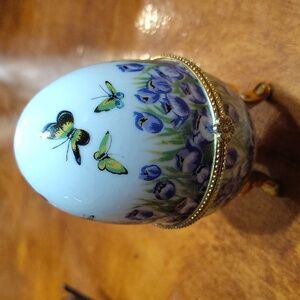 1stDibs Porcelain Trinket Box with Gold Trim and Blue Floral Pattern